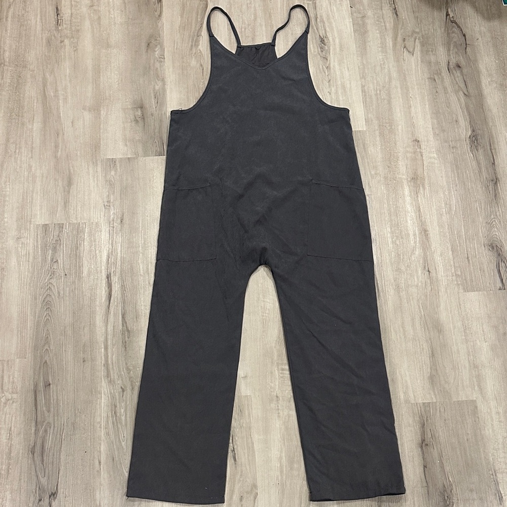New! Black Sleeveless Jumpsuit